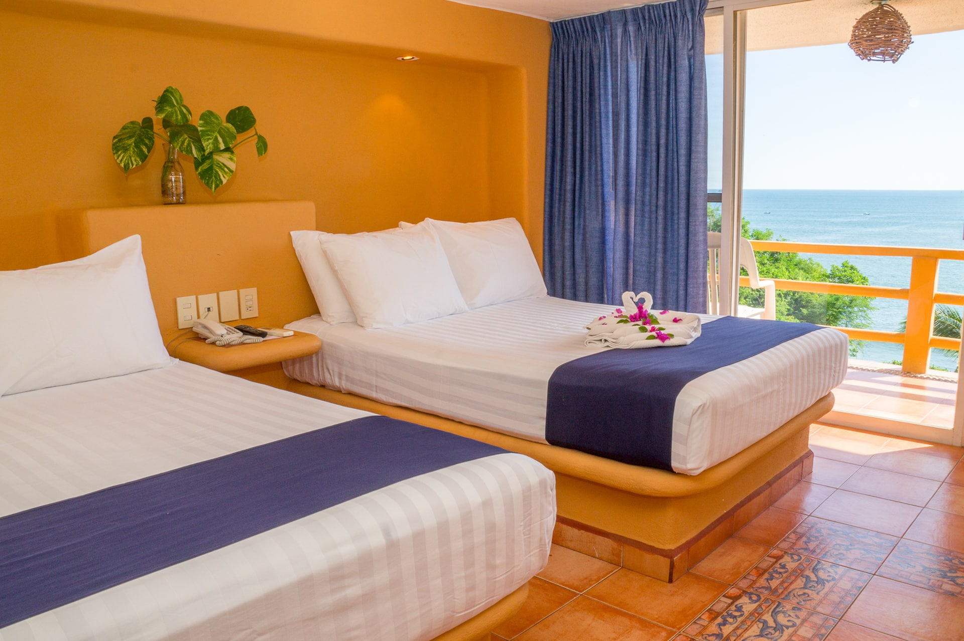 camas matrimoniales jardin Hotel Irma