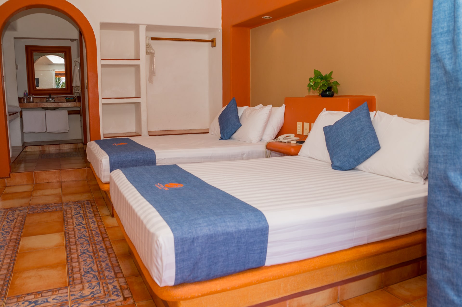 camas matrimoniales jardin Hotel Irma